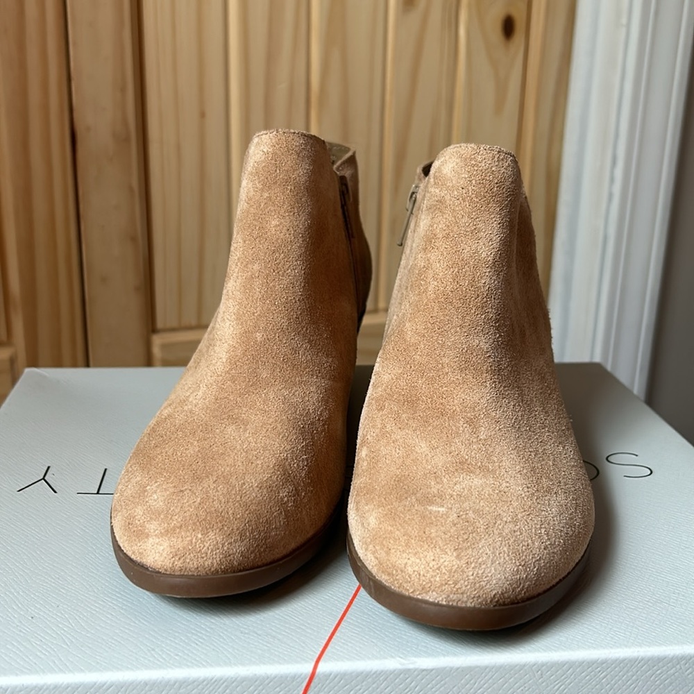 NEVER WORN G.H Bass Suede Ankle Boots Size 7 1/2 - Picture 4 of 6
